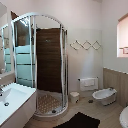 Apartment La *
